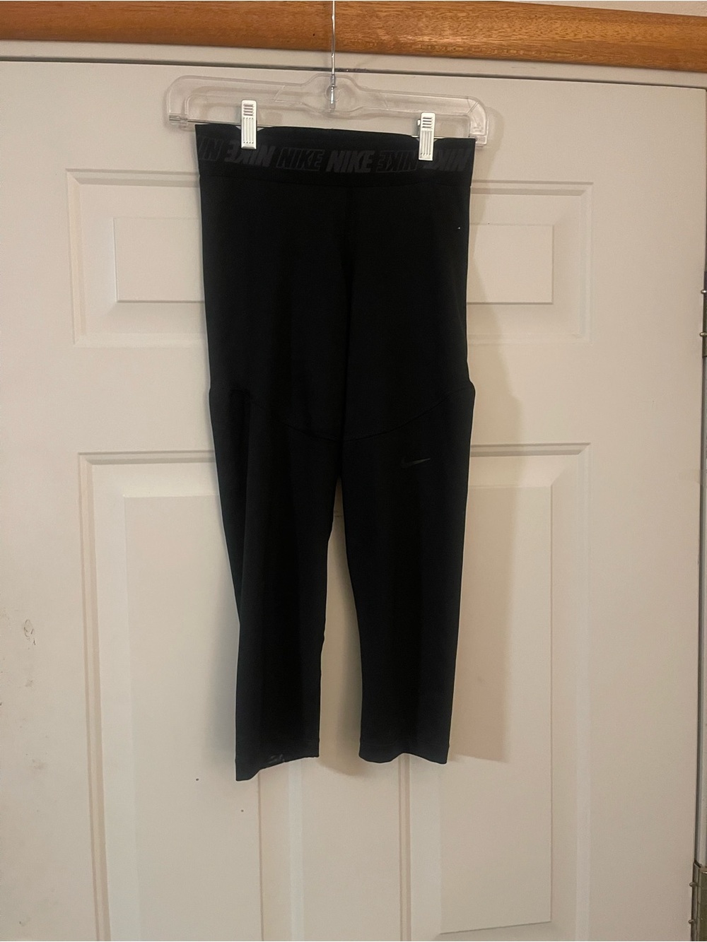 Nike Dri-FIT Women's Black Capri Leggings Size S Pull On Stretch Elastic Waist